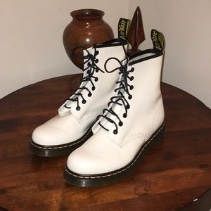 Dr. Marten Women’s White 1460W Smooth Boot Sz 9 US
